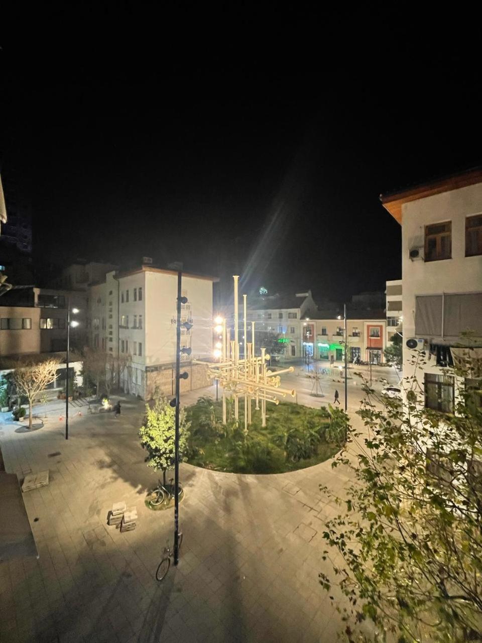 Trumpets Apartment Tirana Exteriör bild